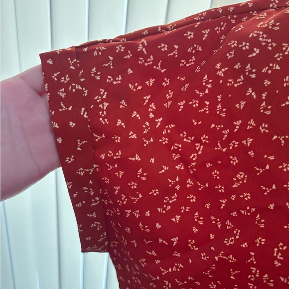 Red Floral Women's Blouse - Picture 4 of 6